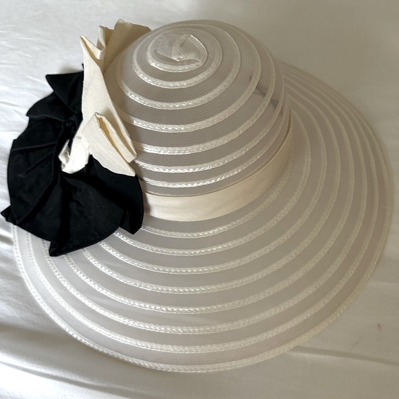 Nicole & Co Derby Hat with silk accents - Picture 4 of 7